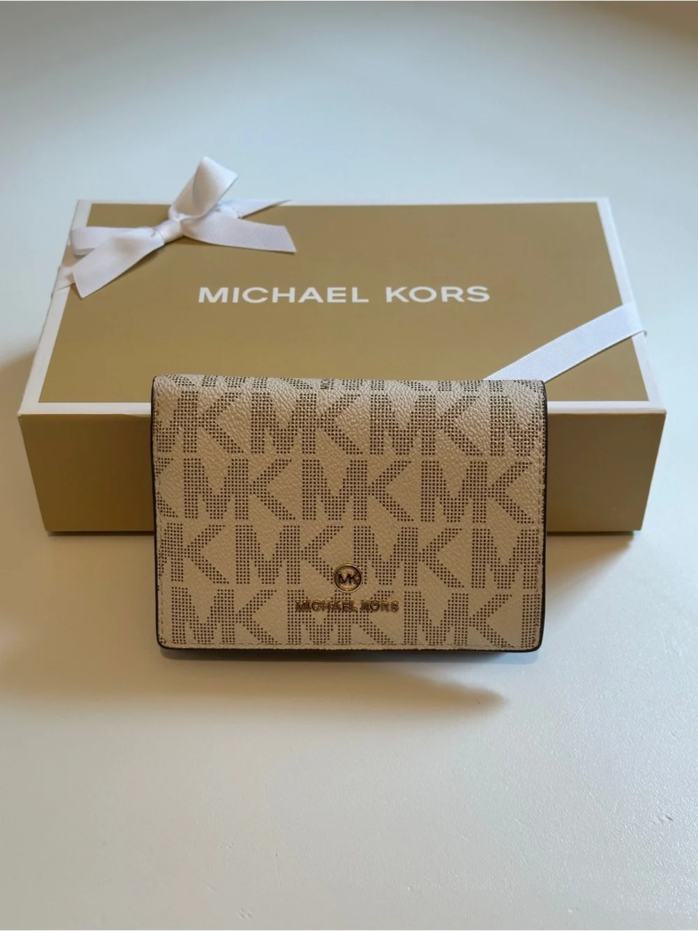 Michael Kors Vanilla Monogram Print Jet Set Wallet with Gift Box - Picture 2 of 8